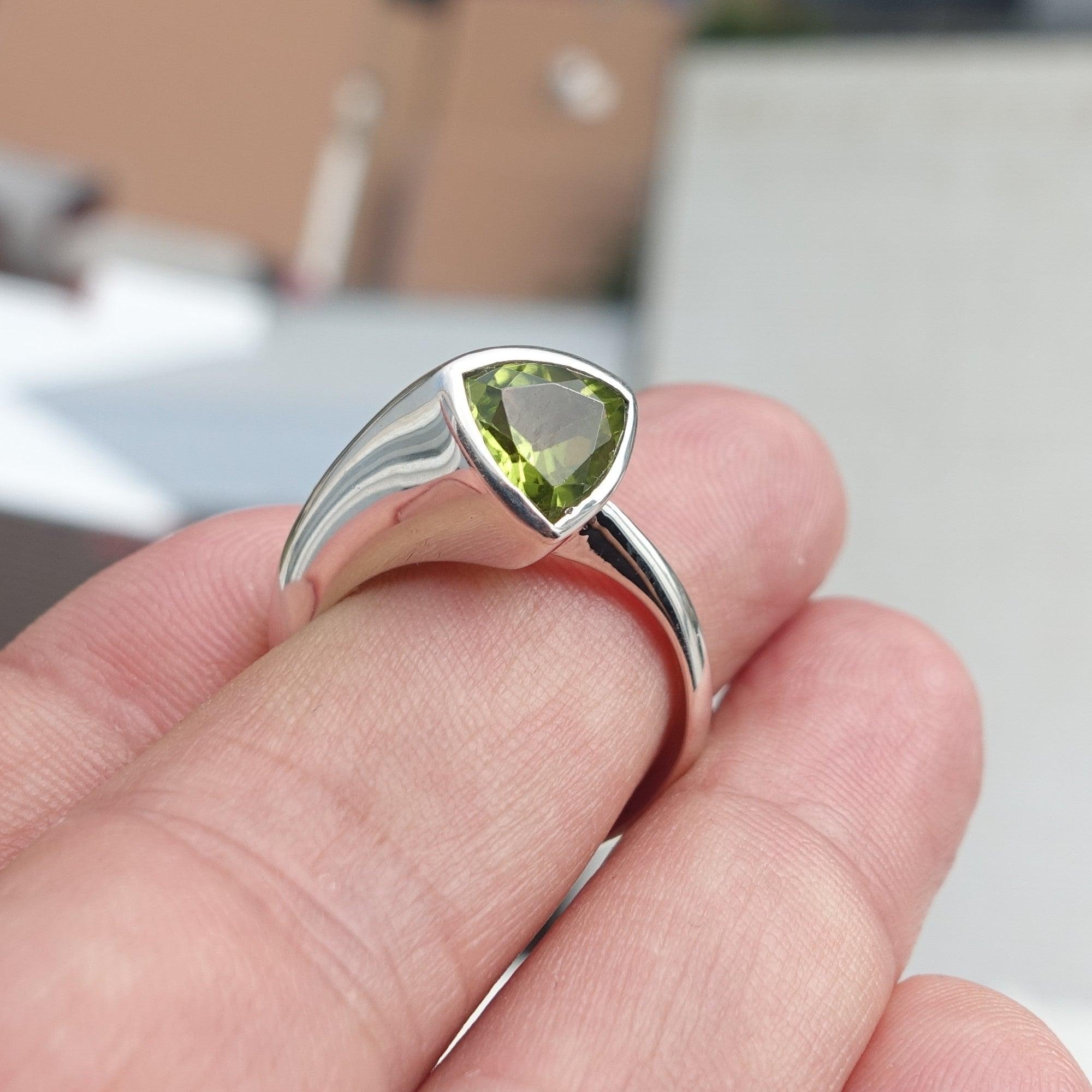 Minimalist Peridot silver Ring, green Peridot Ring, Sterling Silver Ring, Solitaire Ring with Triangle Cut Peridot, Minimalist design, Size 9-3