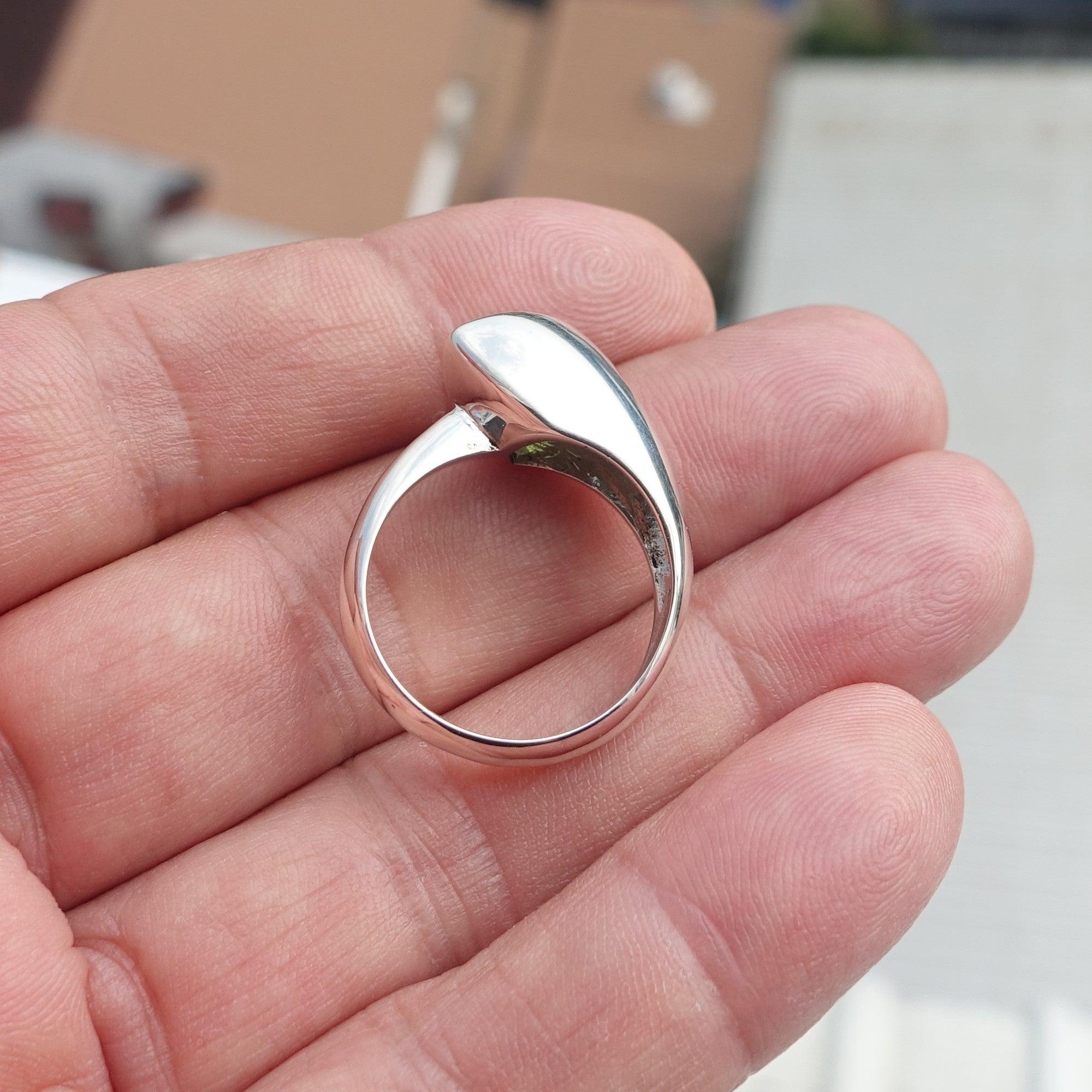 Minimalist Peridot silver Ring, green Peridot Ring, Sterling Silver Ring, Solitaire Ring with Triangle Cut Peridot, Minimalist design, Size 9-4