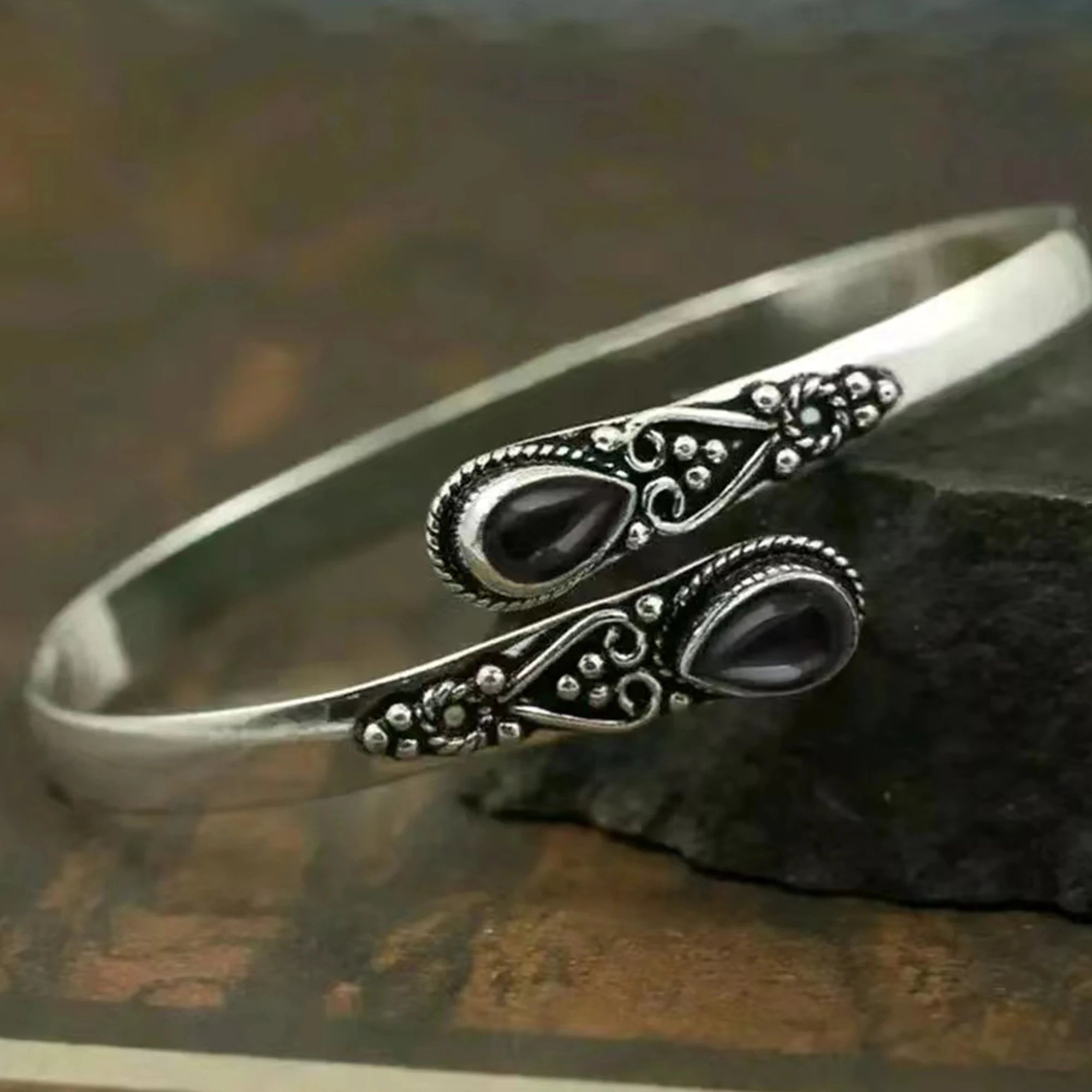 Vintage Shiny Crystal Cuff Bracelet Elegant Pattern Silver Bracelet