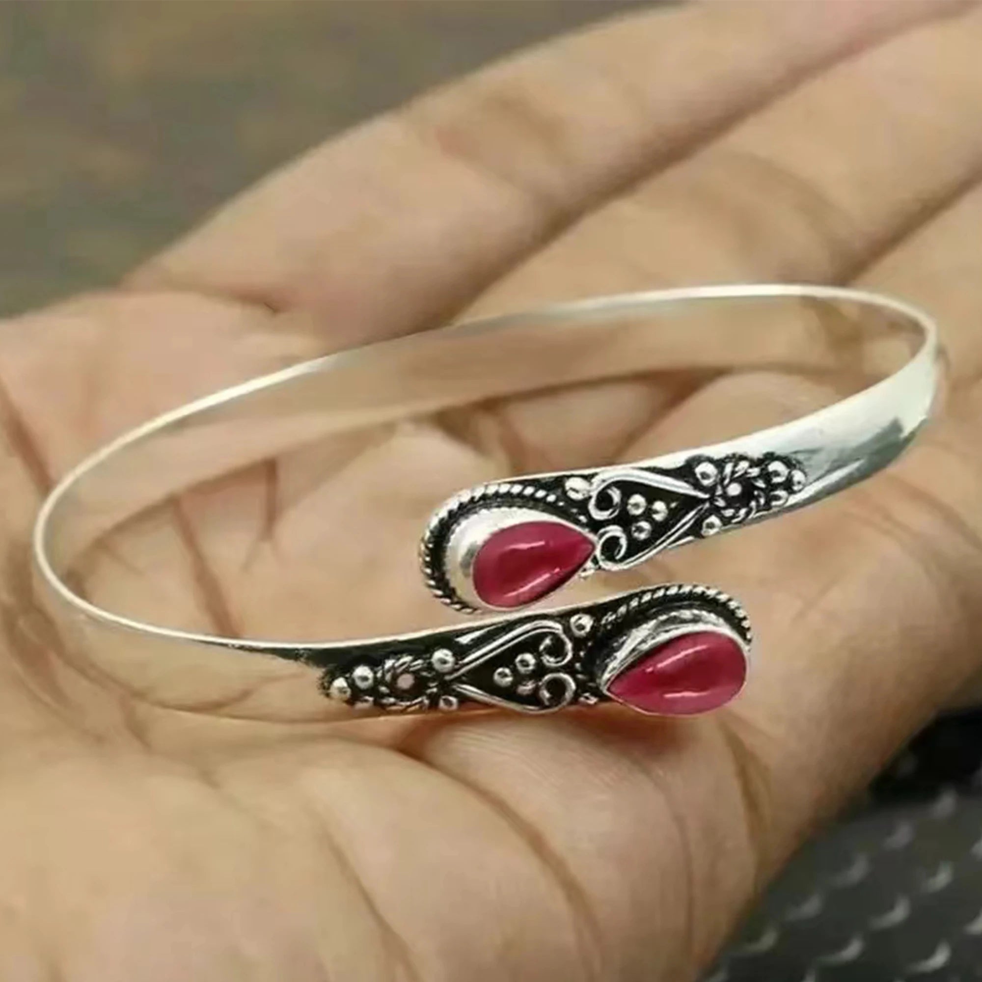 Vintage Shiny Crystal Cuff Bracelet Elegant Pattern Silver Bracelet